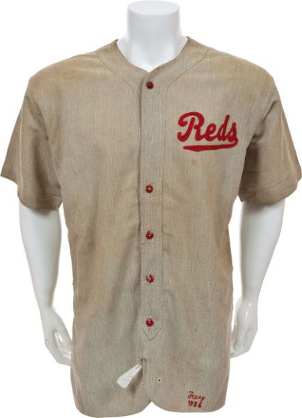 UNI Cincinnati Reds 1936 Road.jpg